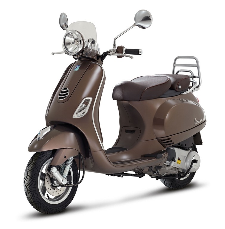 2012 Vespa LX125 front