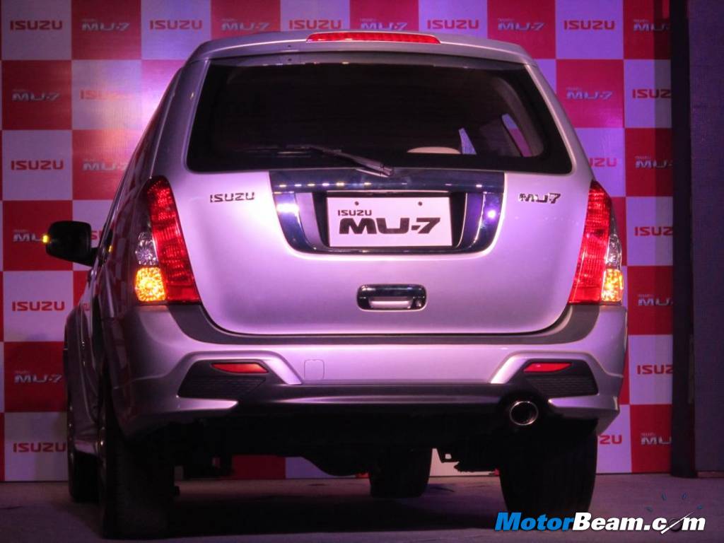 2013 Isuzu MU-7 Rear