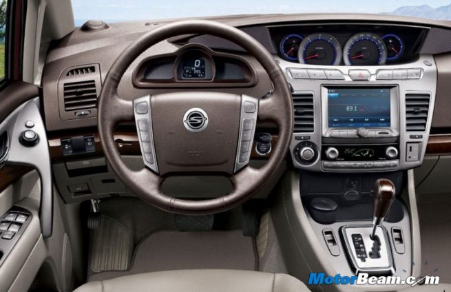 2013 Korando Turismo Dashboard