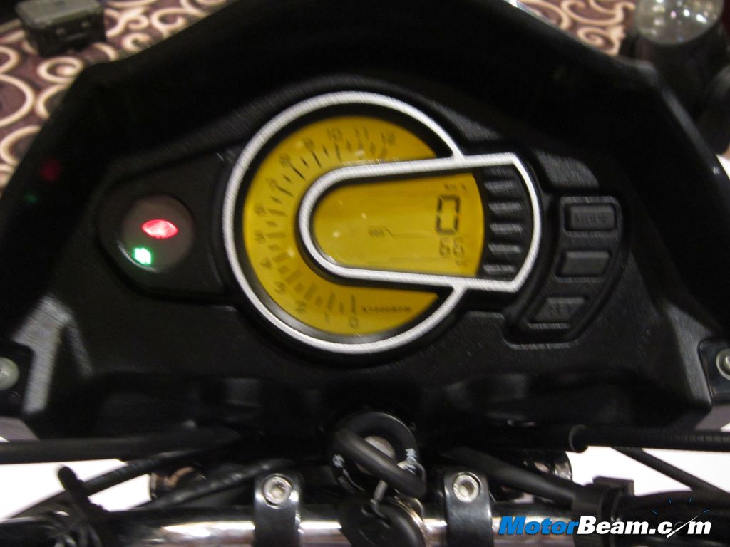 2013 Mahindra Centuro Console