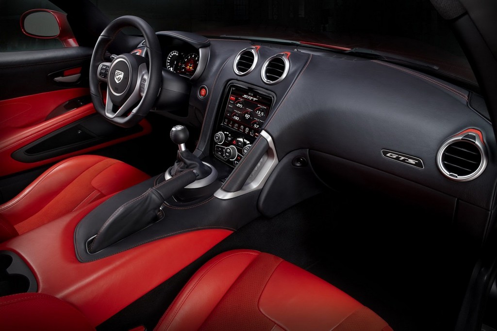 2013 SRT Viper interior