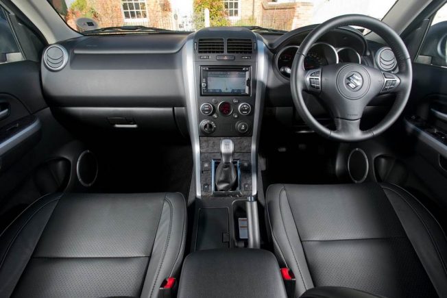 Suzuki Grand Vitara interior