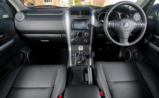 Suzuki Grand Vitara interior