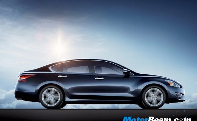 2013 Nissan Altima side