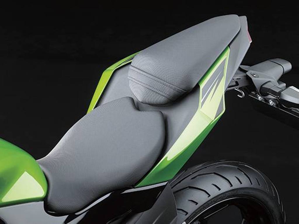 2014-Kawasaki-Z250SL-Seats