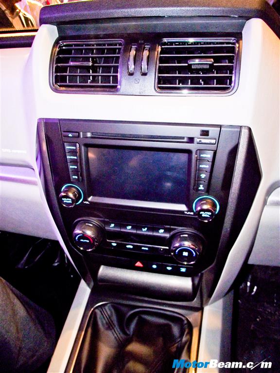 2014 Mahindra Scorpio Centre Console