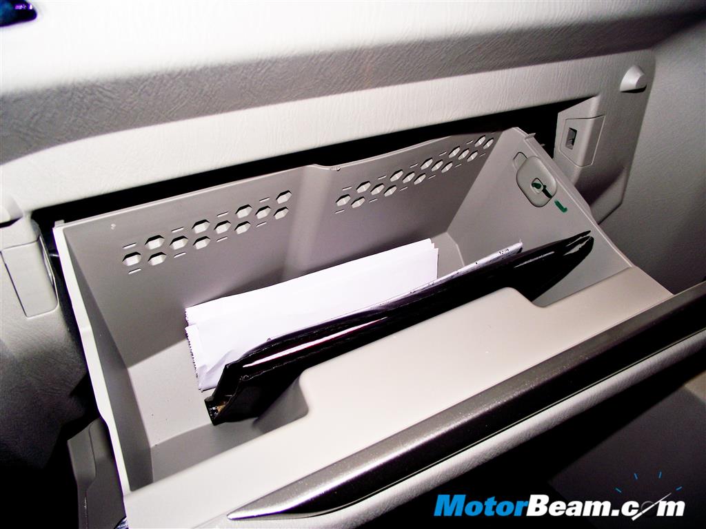 2014 Mahindra Scorpio Glovebox