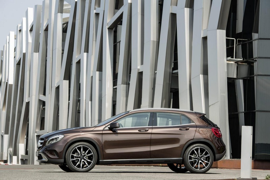 2014 Mercedes GLA Side