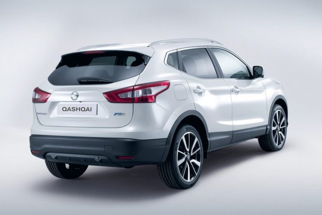 2014 Nissan Qashqai Rear Profile