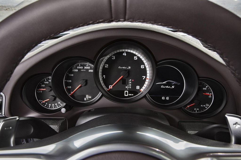 Porsche 911 Turbo S Coupé: Interior
