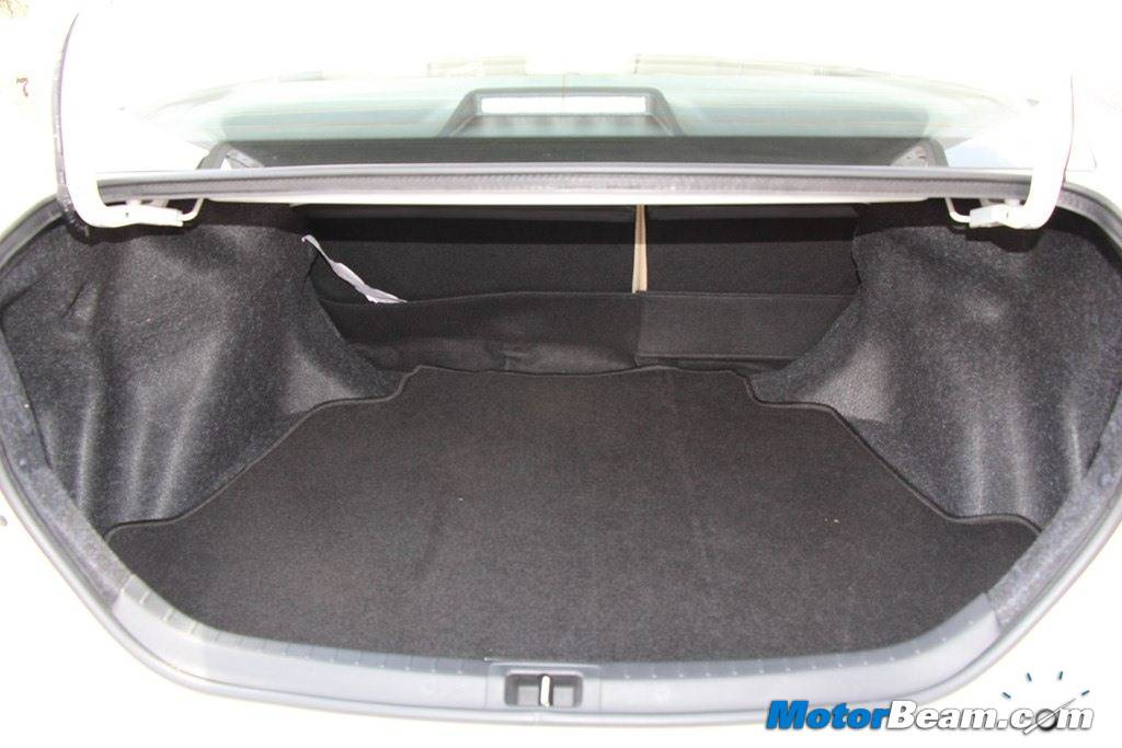 2014 Toyota Corolla Altis Boot Review