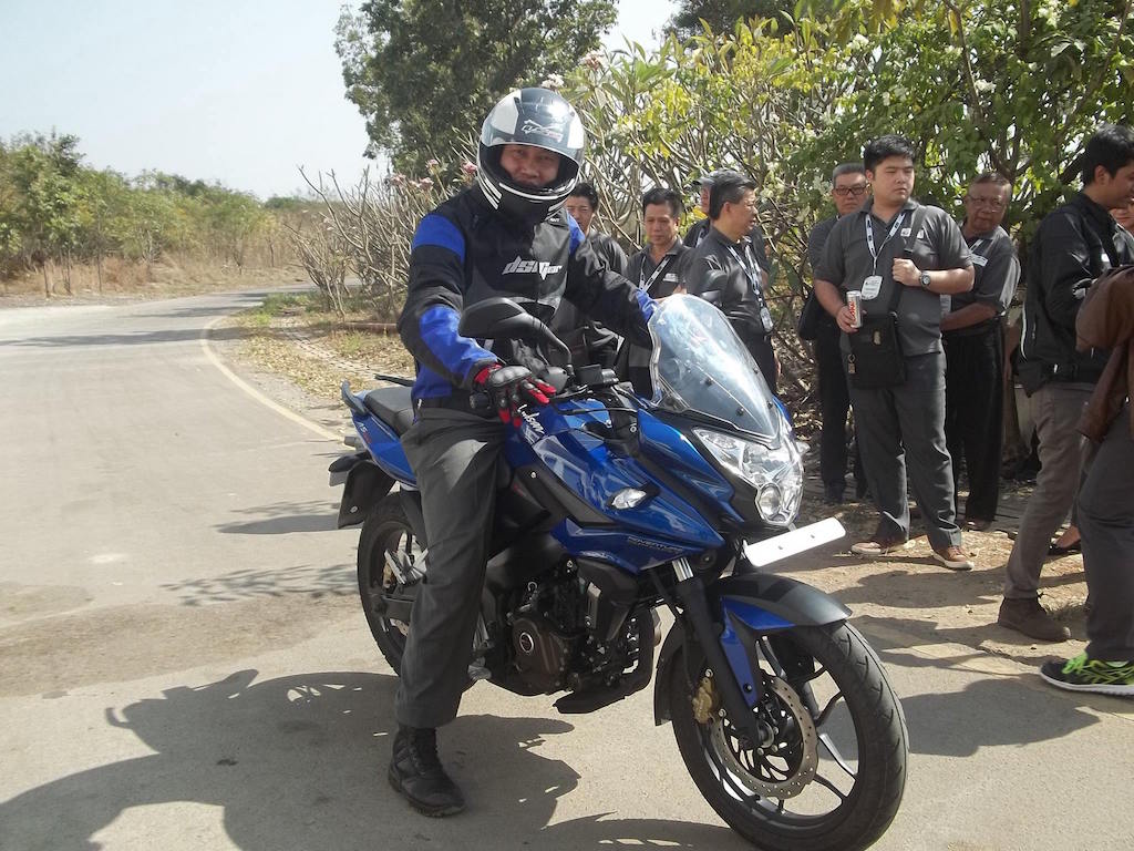 2015 Bajaj Pulsar 200 AS Testing