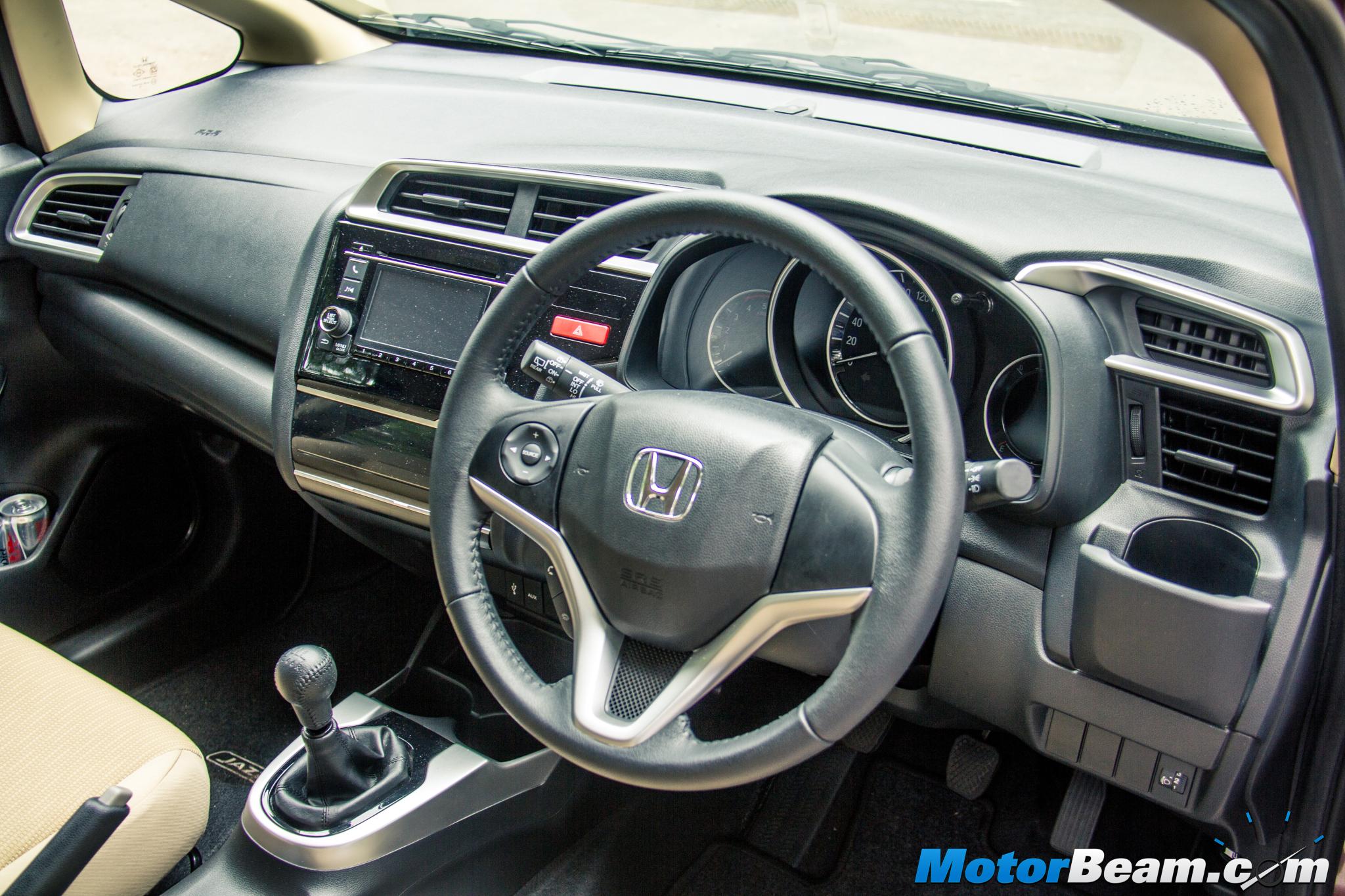 2015-Honda-Jazz-vs-Hyundai-Elite-i20-Comparison