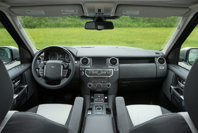 2015 Land Rover Discovery Interior