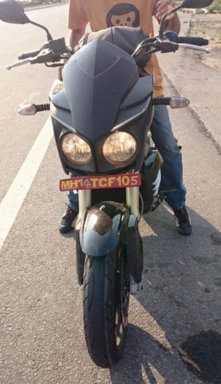 2015 Mahindra Mojo Spied Front