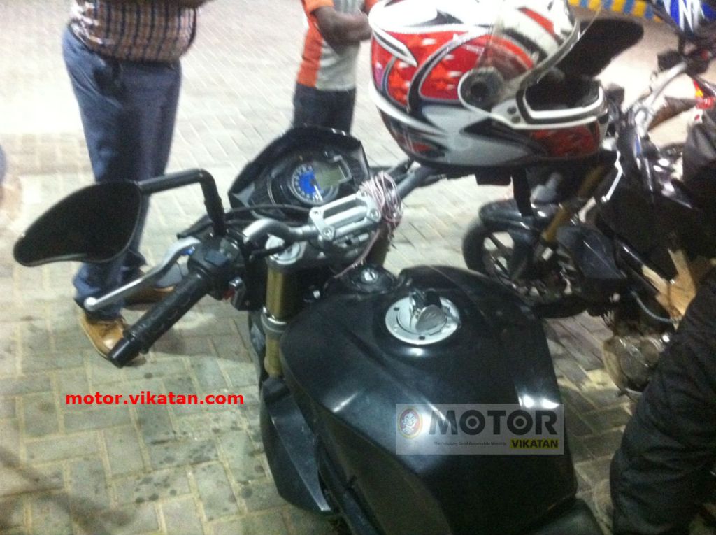 2015 Mahindra Mojo Spy Shot Handlbar