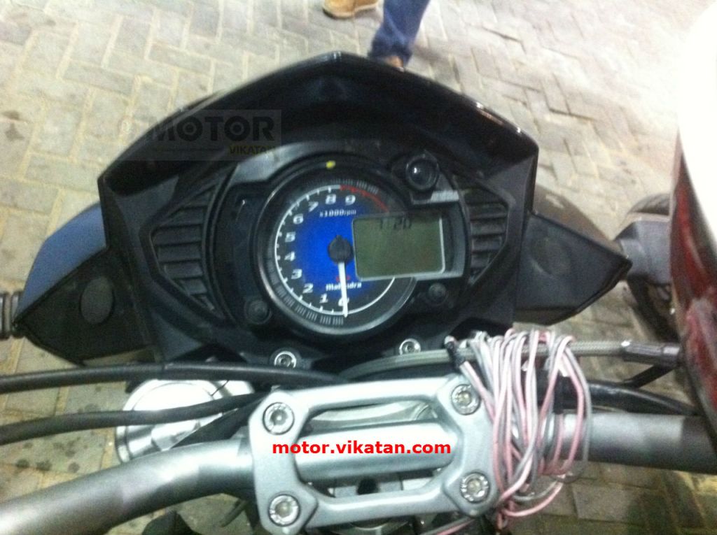 2015 Mahindra Mojo Spy Shot Instrument Console