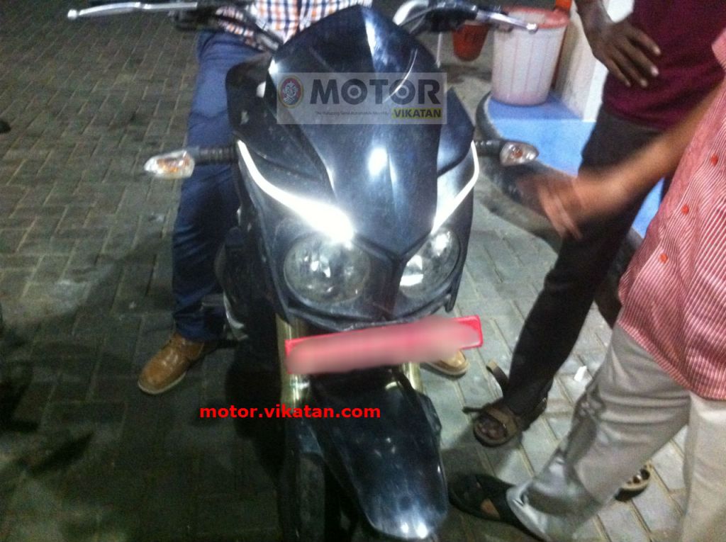 2015 Mahindra Mojo Spy Shot LED Daytime Running Lights