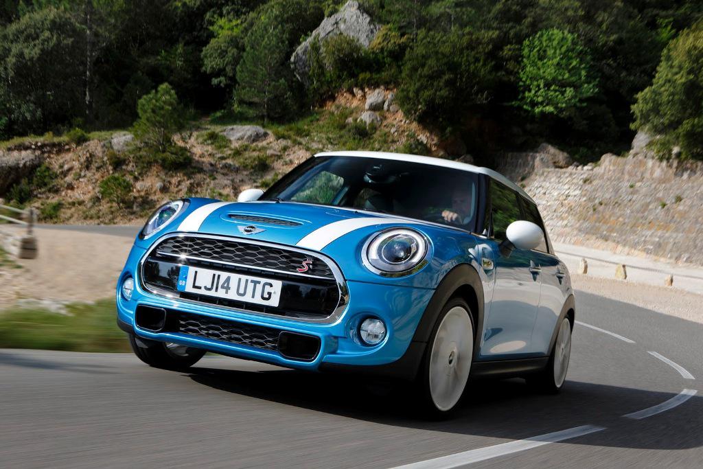 2015-Mini-Cooper-S-5-Door-Action