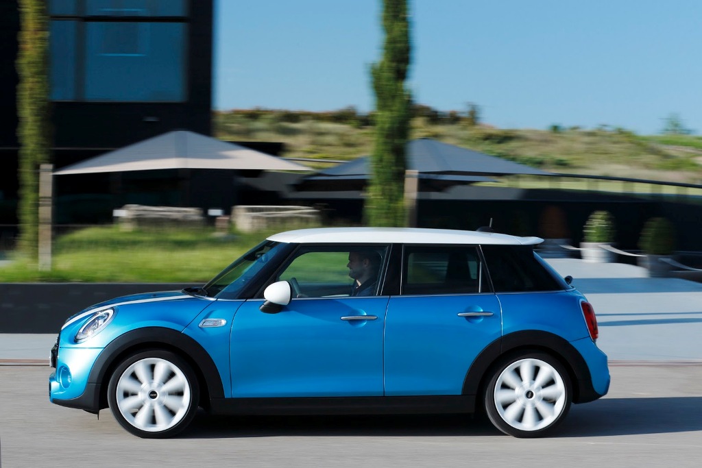 2015-Mini-Cooper-S-5-Door-Side