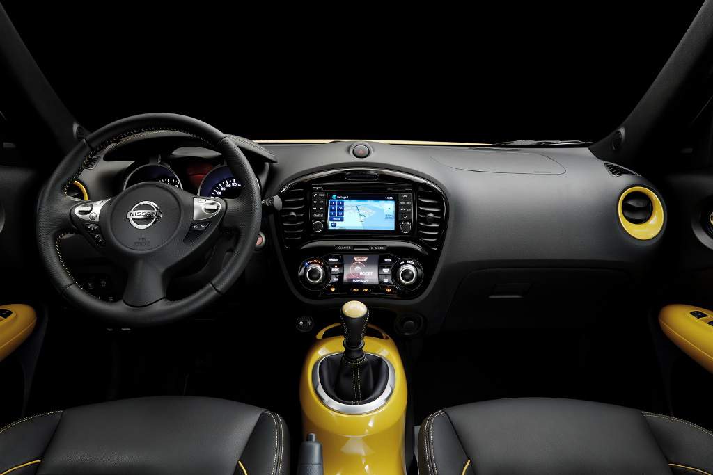 2015-Nissan-Juke-Interior