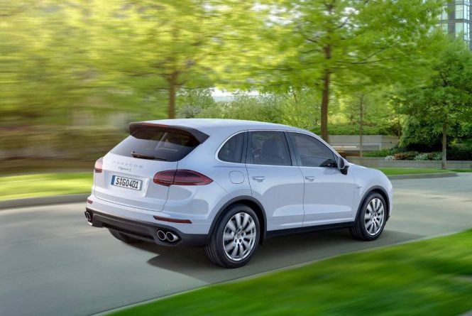 2015 Porsche Cayenne S E-Hybrid Facelift Rear