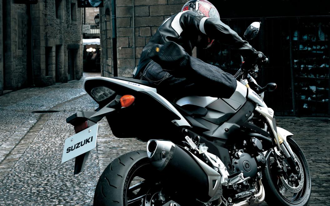 2015-Suzuki-GSR-1000