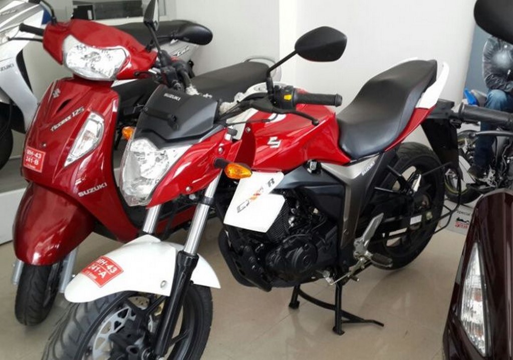 2015 Suzuki Gixxer Dual Tone Side