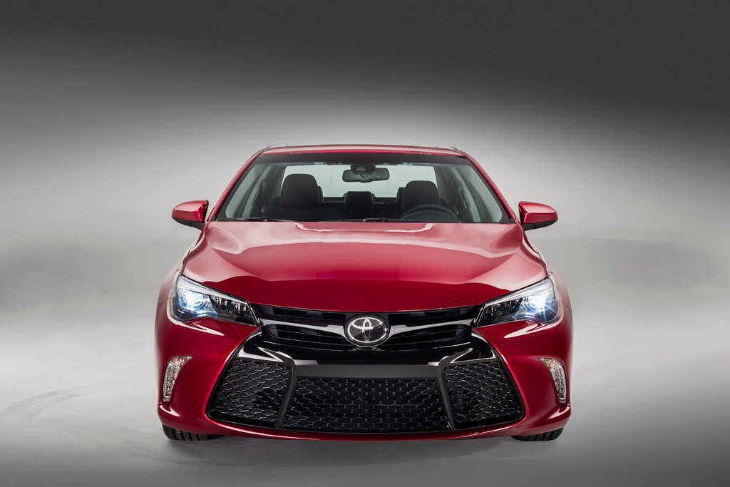 2015 Toyota Camry Front
