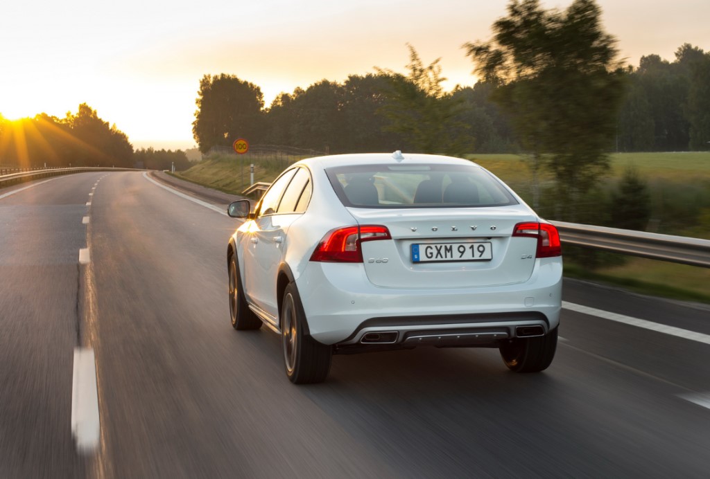 2015 Volvo S60 Cross Country Rear