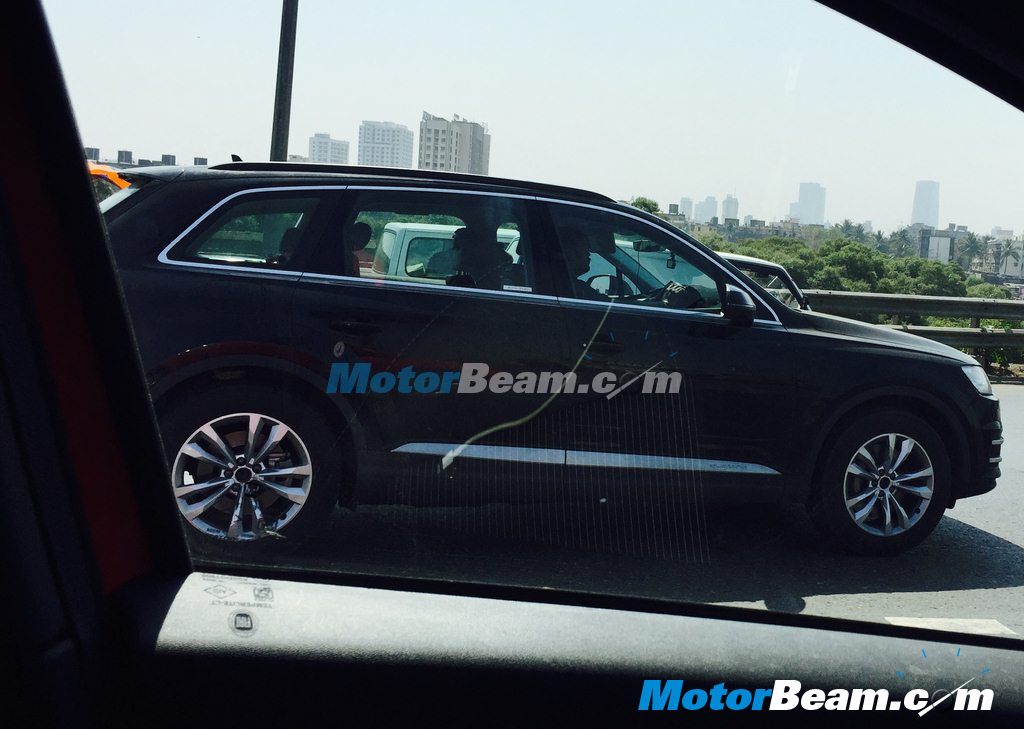 2016 Audi Q7 Spyshot Side