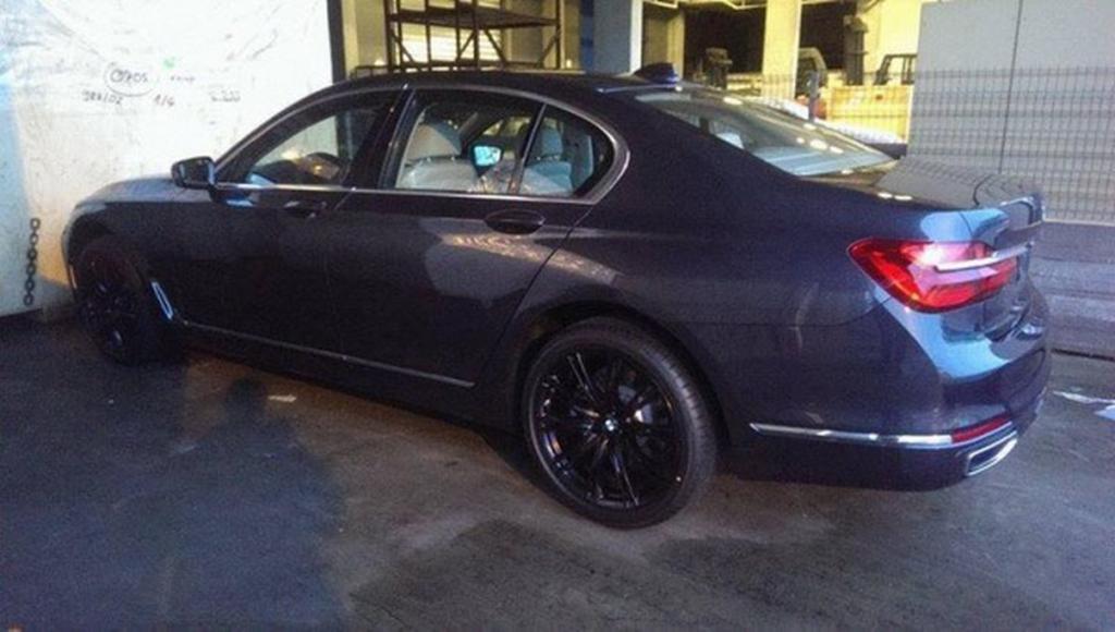 2016 BMW 7-Series Side