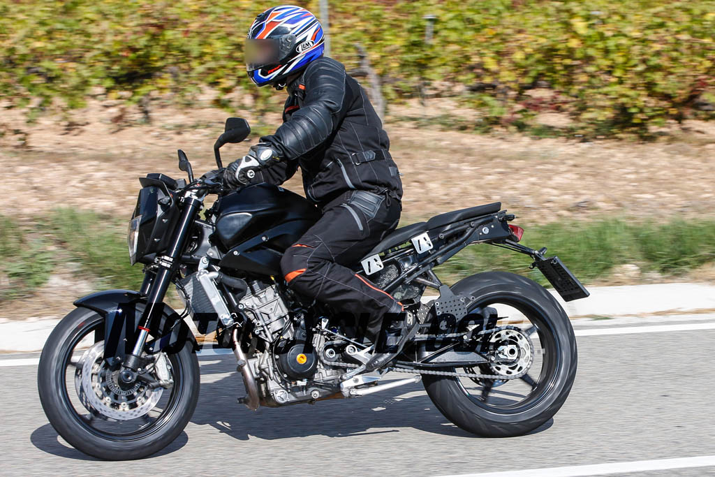 2016 KTM Duke 890 Side
