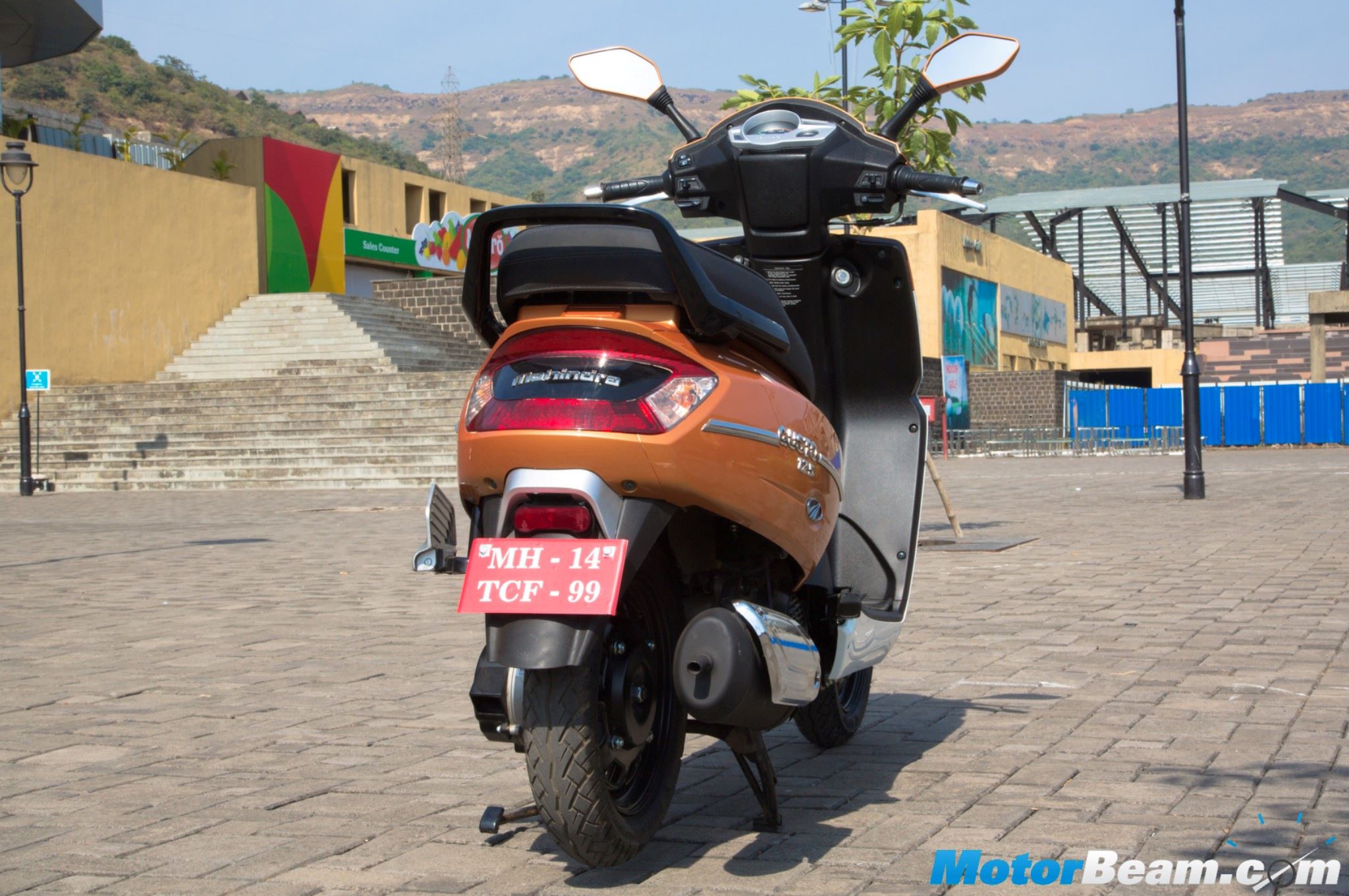 2016 Mahindra Gusto 125 Rear
