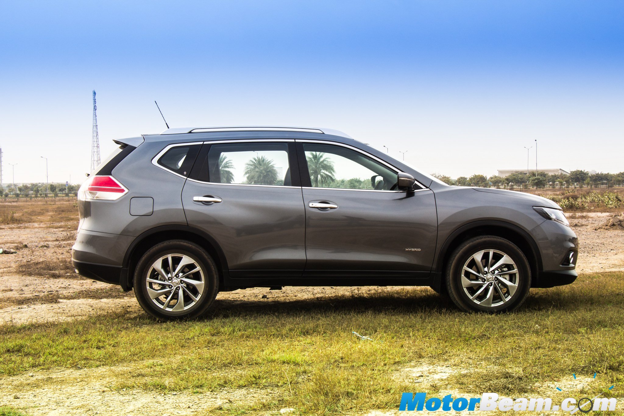 2016 Nissan X-Trail Hybrid Side