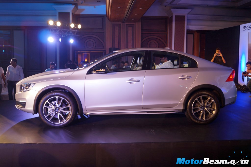 2016 Volvo S60 Cross Country Launch Side