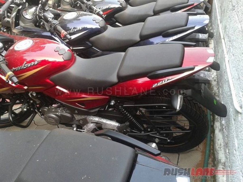 2017 Bajaj Pulsar 220F Red-Golden Yellow 3