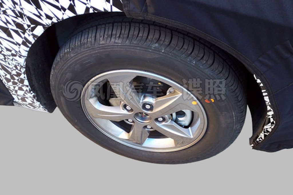 2017 Hyundai Verna Alloy Wheels Spied