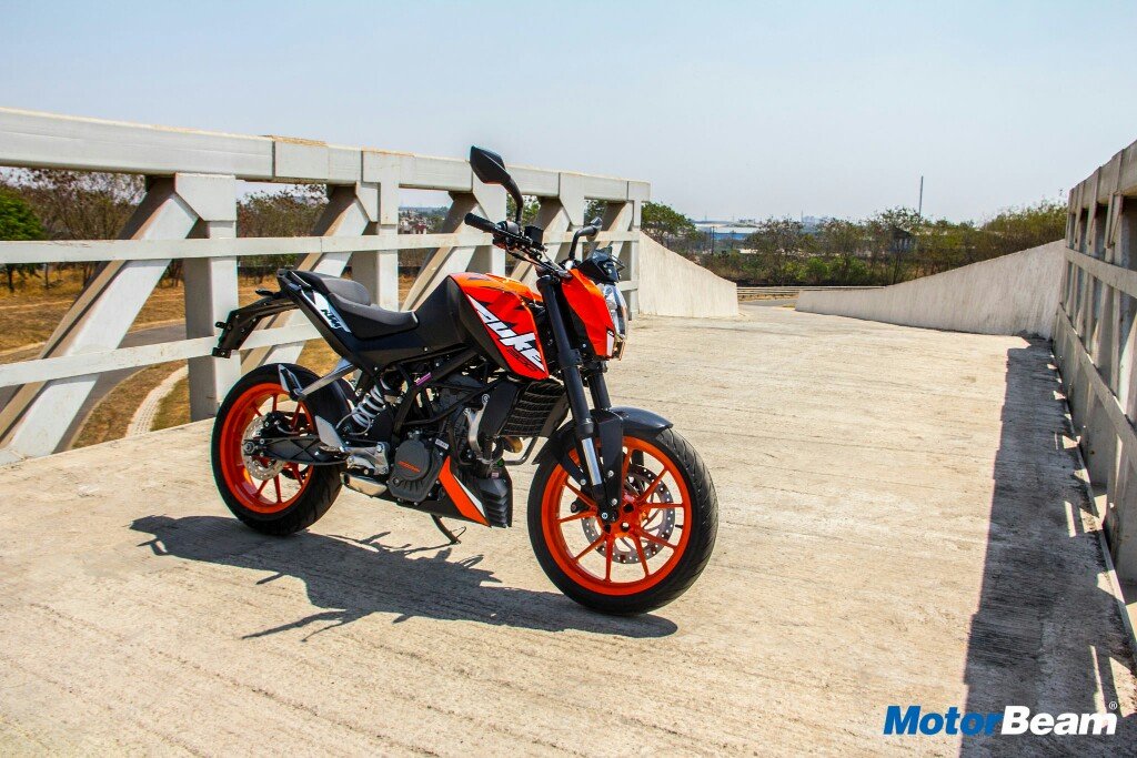 2017 KTM Duke 200 Review
