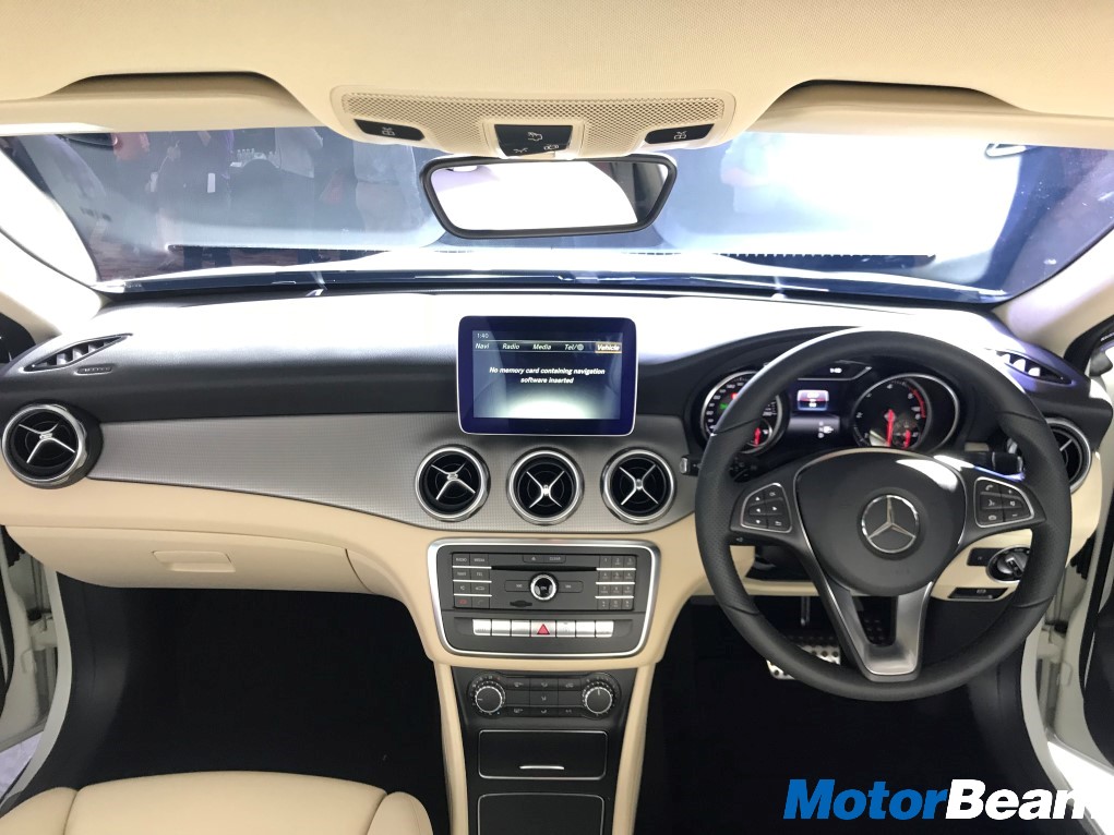 2017 Mercedes GLA Dashboard