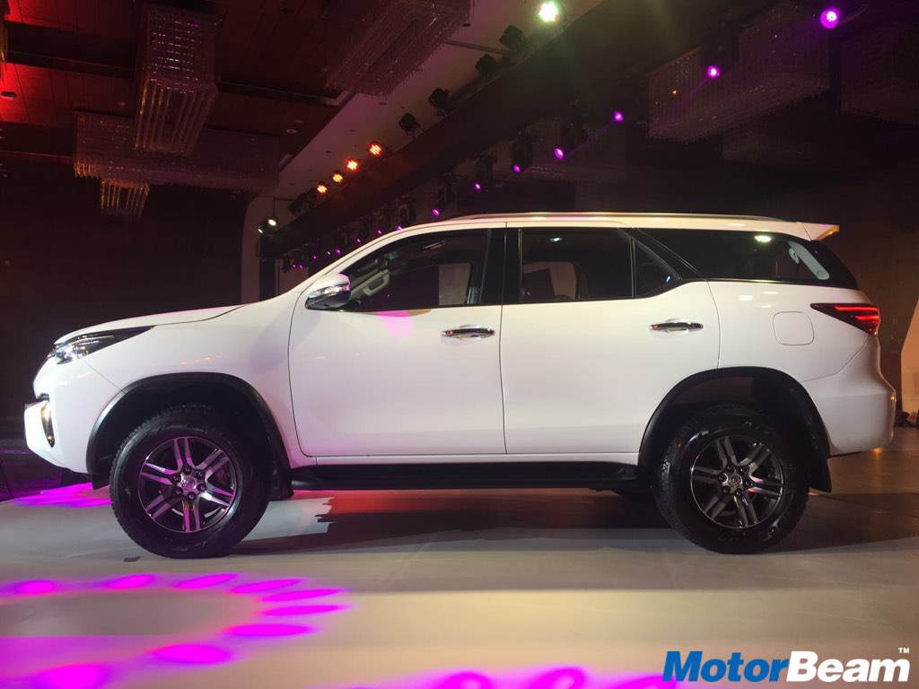 2017 Toyota Fortuner Side