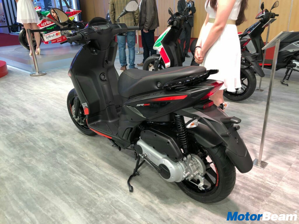 2018 Aprilia SR 150 Carbon SE 4