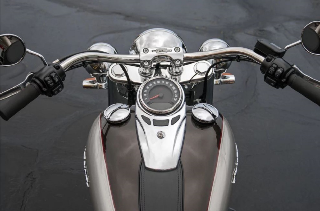 2018 Harley-Davidson Softail Deluxe Instrument Console