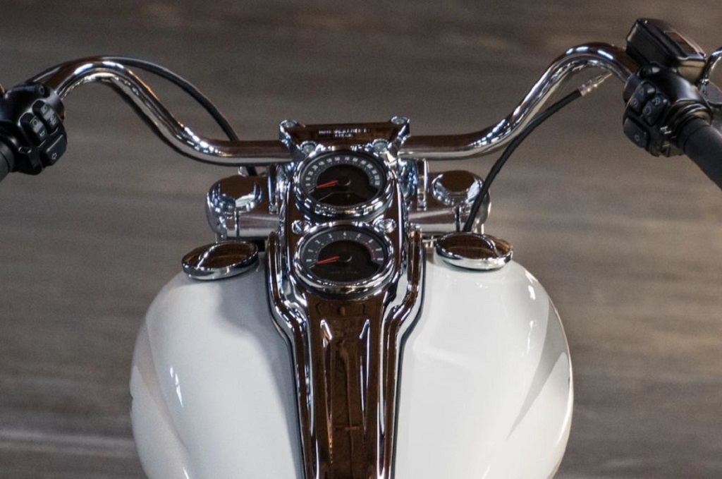 2018 Harley-Davidson Softail Low Rider Cluster