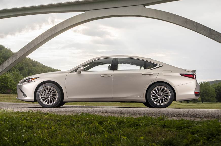 2018 Lexus ES 300h India Launch