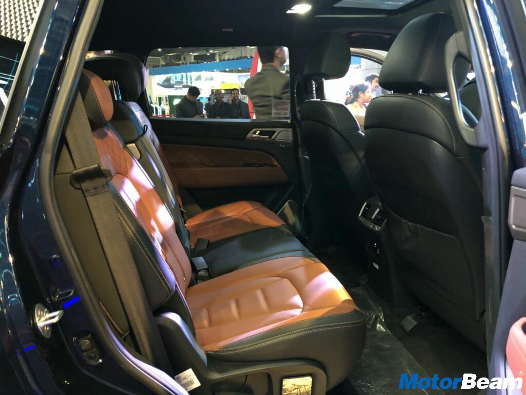 2018 Mahindra XUV700 3