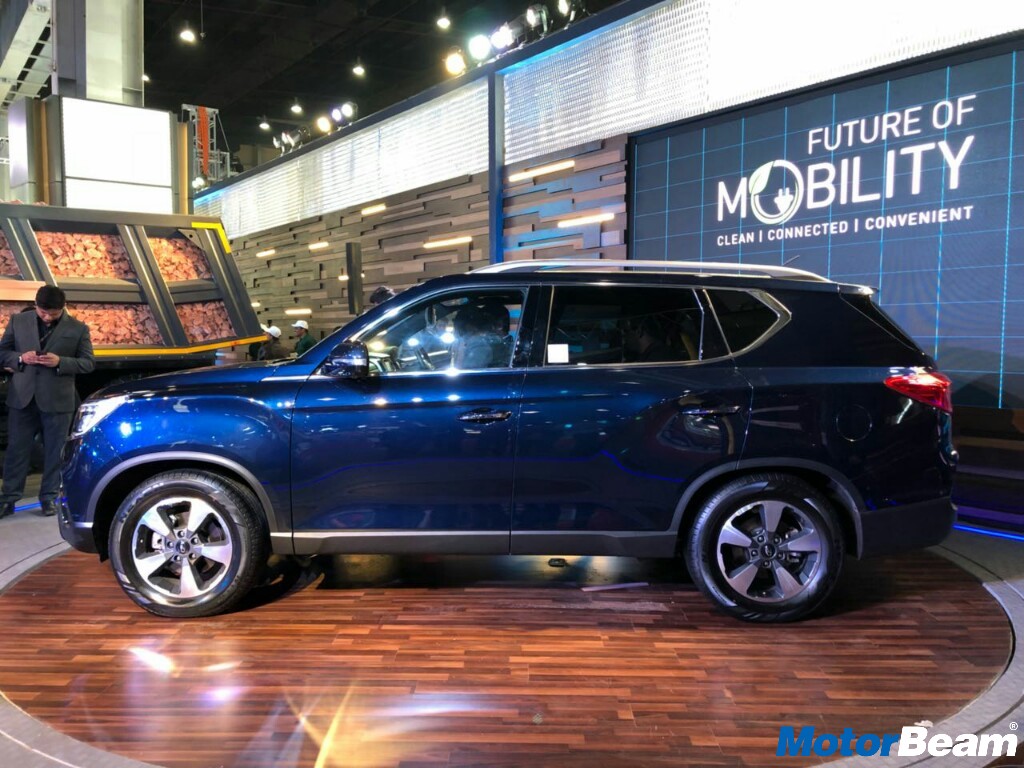 2018 Mahindra XUV700 8