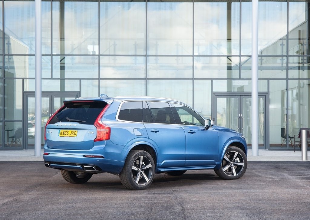 2018 Volvo XC90 T8 Inscription Rear