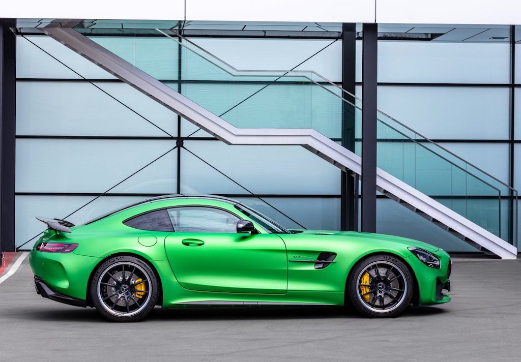 2020 Mercedes-AMG GT R Features