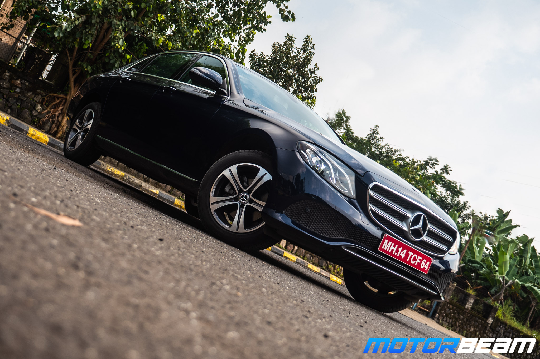 2020-Mercedes-E220d-12